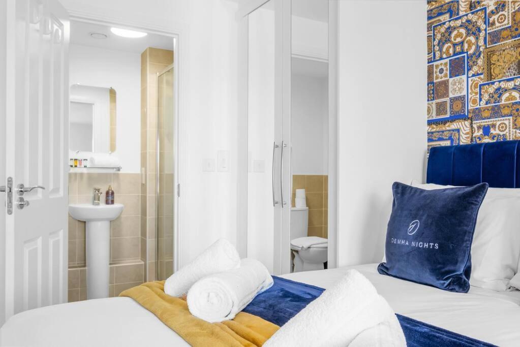 The Versace Suite With 4 Beds And Secure Free Parking Birmingham Kültér fotó