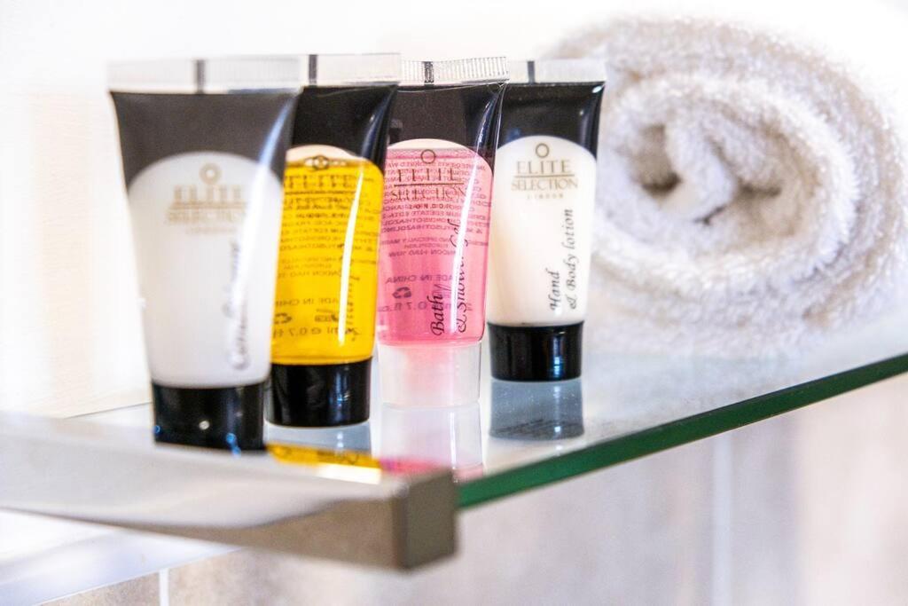 The Versace Suite With 4 Beds And Secure Free Parking Birmingham Kültér fotó