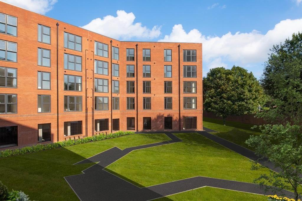 The Versace Suite With 4 Beds And Secure Free Parking Birmingham Kültér fotó